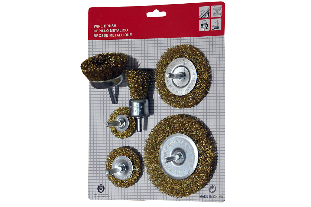 Matkap mandrenine takılarak kullanılan, farklı ebatlarda çanak ve dairesel (disk) formlara sahip, maksimum 4500 RPM devirli 6 parça pirinç kaplı tel fırça seti.