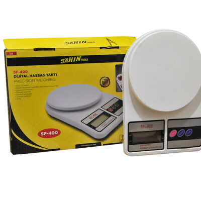 Şahin Tools marka SF-400 model, 10 kilogram kapasiteli ve 1 gram hassasiyetli, geniş LCD ekranlı masaüstü dijital hassas terazi.