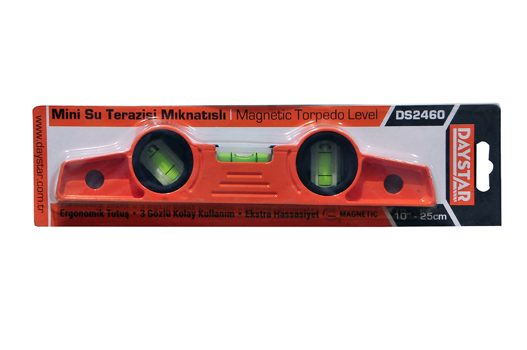 Daystar marka DS2460 model, 3 farklı açı tüpüne sahip, turuncu renkli plastik gövdeli ve manyetik tabanlı 25 santimetrelik torpedo mini su terazisi.